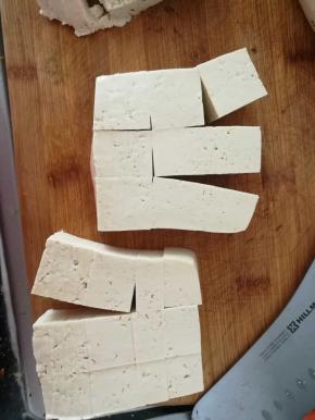 豆腐切块。