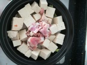 放入切好的软排。