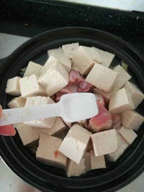 加入食盐调味。