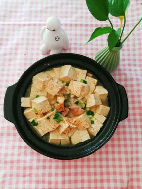 嫩嫩的豆腐，加上白菜的清甜，肉汤的鲜美，好吃。