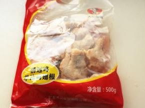 鸡翅根室温解冻，收到的时候还是硬邦邦的，运输很放心。