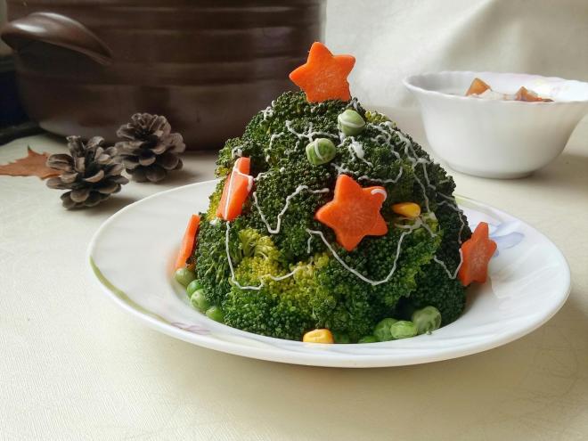 西兰花圣诞树&皮蛋瘦肉粥