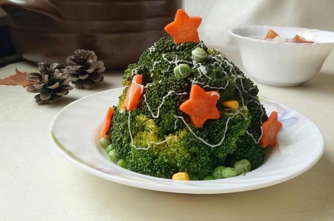 西兰花圣诞树&皮蛋瘦肉粥