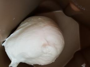 3.揉至完全扩展阶段时进行基础发酵。