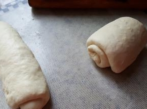 11.从下向上卷起，如图所示。