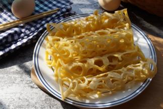 煎好卷起来就OK了