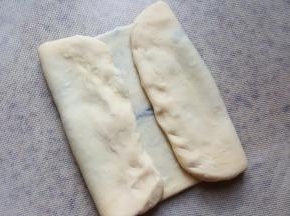 11.如图所示，将长方形的面叠起来。