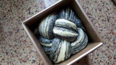 21.发酵至模具九分满时，即为发酵好了。