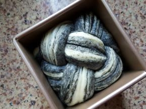 21.发酵至模具九分满时，即为发酵好了。