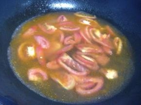 加入适量的清水，煮沸~