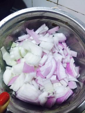 半颗洋葱切丁