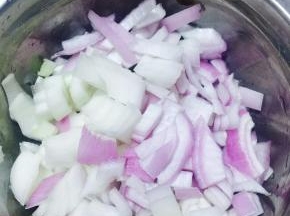 半颗洋葱切丁