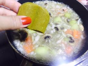 煮沸时加入咖喱块，这么多我放了掰开的2/3