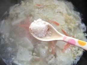 加入一勺盐调味！