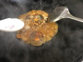 差不多入味时加入适量糖调味。