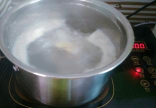 水开后煮几下即可关火