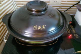 盖上盖子把鸡翅焖熟