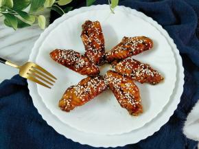 装盘，撒上炒香的芝麻即可