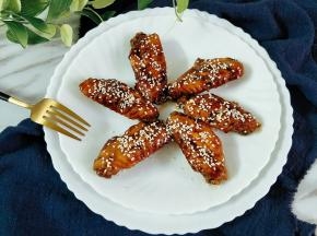 装盘，撒上炒香的芝麻即可