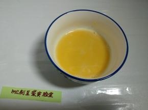 过滤取60克南瓜豆浆汁备用。