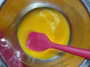 加入南瓜豆浆汁充分搅匀。
