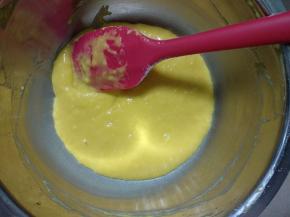 轻轻搅拌成无颗粒状。