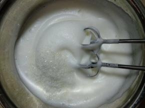 打至有纹路时加最后一次糖。