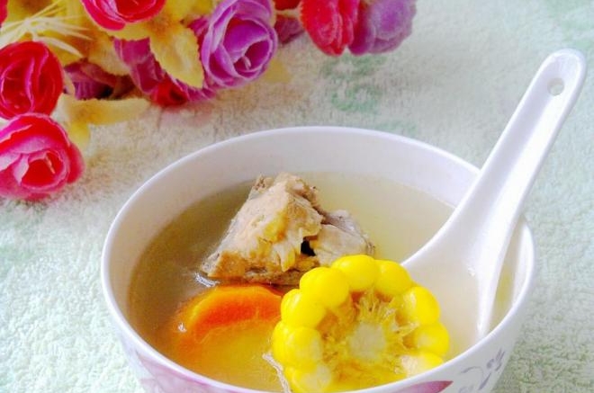 胡萝卜玉米排骨汤