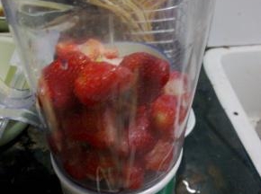 放入料理机中打碎。