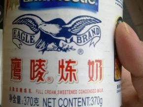 再加入少许炼乳，用料理机继续打20秒。