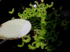 加入适量的盐。