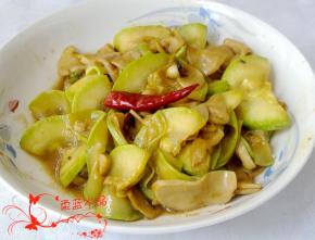 临出锅前倒入少许香油。