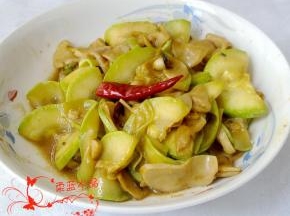 临出锅前倒入少许香油。