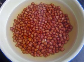 红豆加水泡10小时以上。