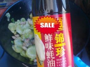 加入适量蚝油。