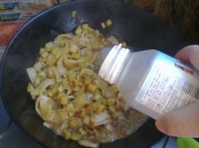 关火，加入适量味精。