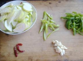 原料和配料都准好。