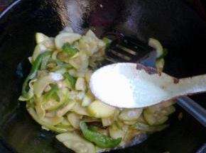 最后放适量盐。