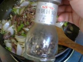 加入黑胡椒颗粒碎。
