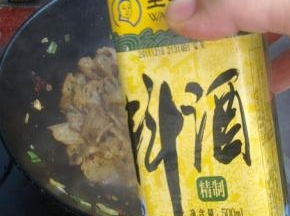 加入料酒。