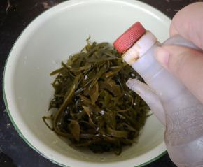 把水控干，加入醋。