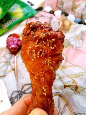 烤好后，表面撒一些芝麻就可以了