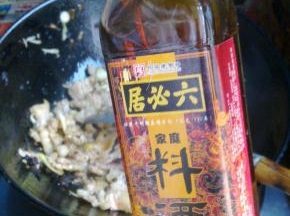 加入适量料酒。