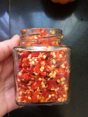 装入到玻璃瓶中。