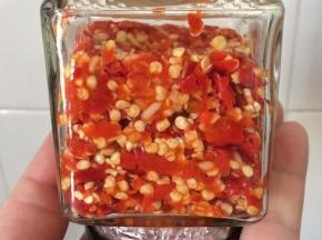 盖上盖子倒扣，然后放入冰箱冷藏即可。