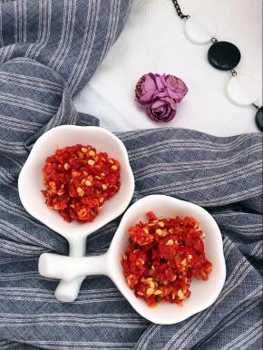 这是做好的蒜蓉剁椒酱。