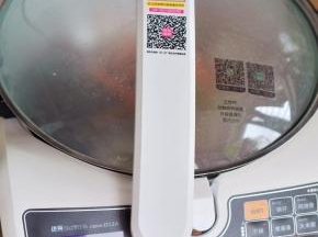 盖上锅盖，启动自动锅的“干锅”功能。