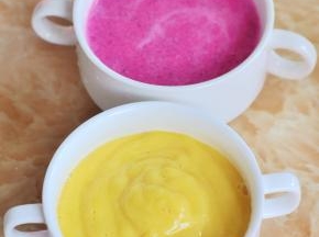 打好的芒果非常稠，倒入容器中。