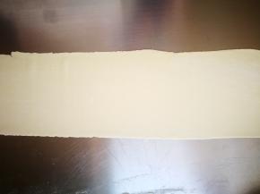 我前面有些过详细压面的过程，这里直接压成面皮后，和前面不同，要压到6档，就是厚薄适中的馄饨皮