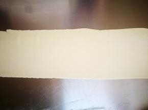 我前面有些过详细压面的过程，这里直接压成面皮后，和前面不同，要压到6档，就是厚薄适中的馄饨皮